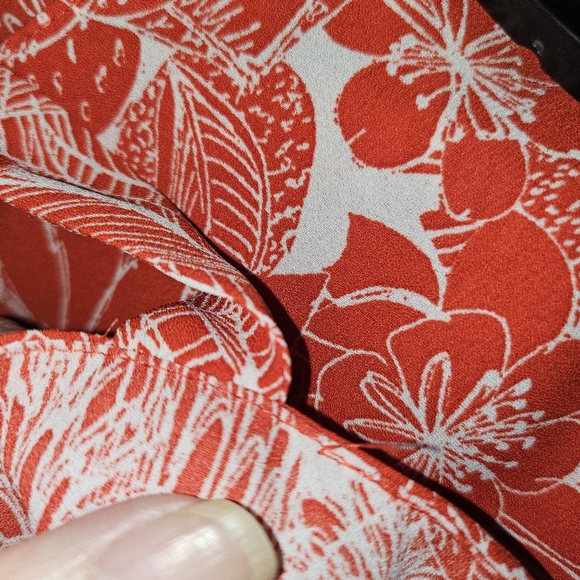 🔥🍍 FIRE SALE! H&M Red and white Floral Halter Blouse Size 8 - Picture 3 of 4